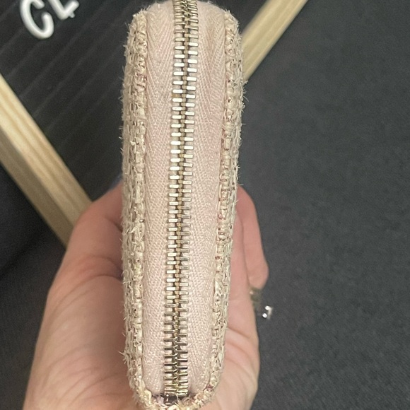 CHANEL Pink/gold Tweed Deauville Zippy Wallet with Gold Hardware - Picture 3 of 16